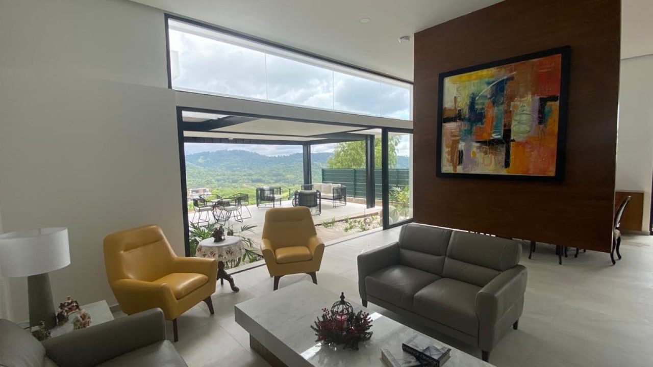 Vista interior de lujosa casa en El Encanto 1 El Salvador Arquitecto Lee Forest